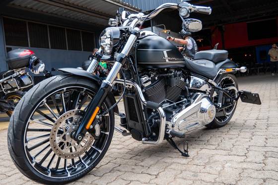 HARLEY-DAVIDSON SOFTAIL BREAKOUT 